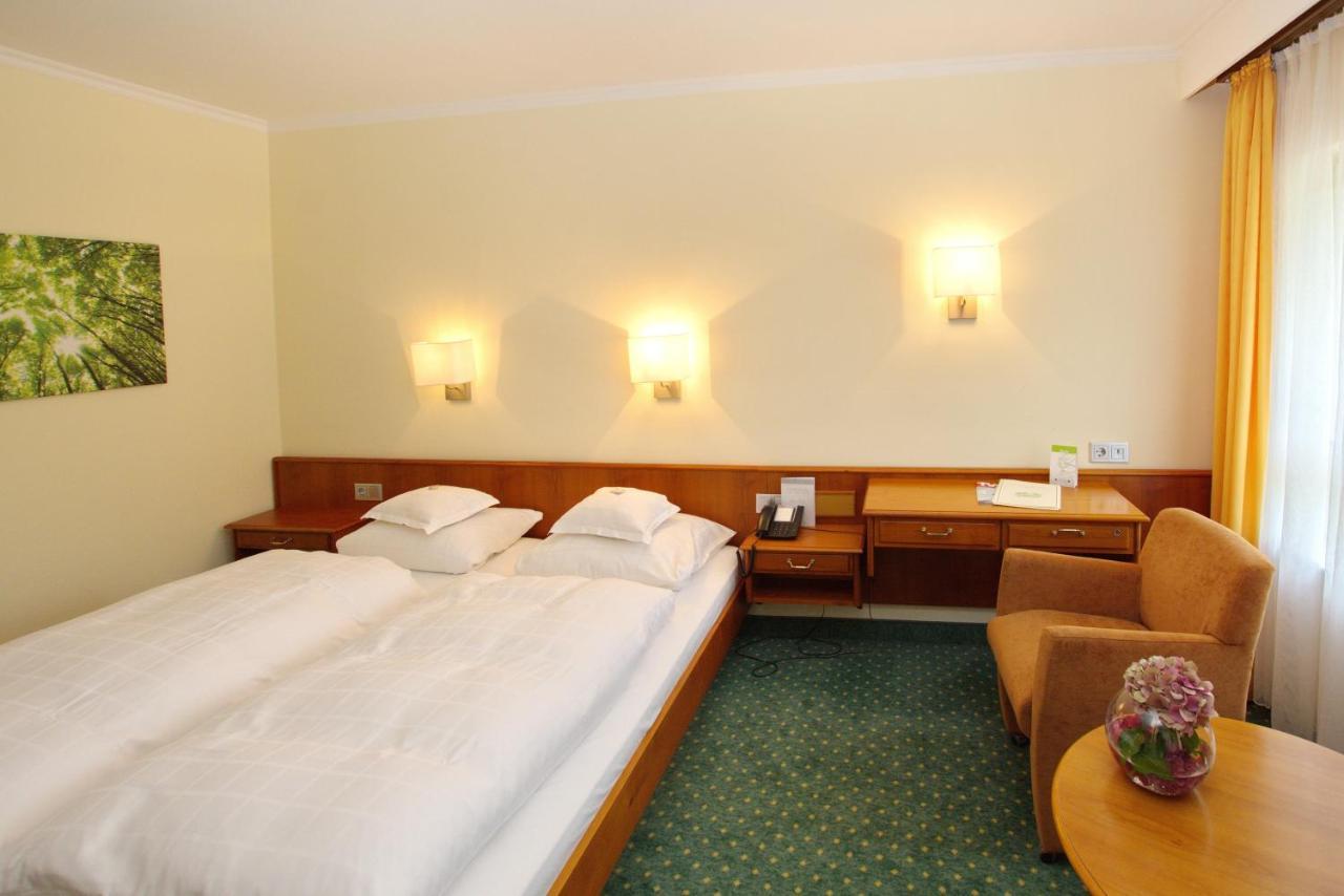Parkhotel Am Taunus Оберурзель Экстерьер фото